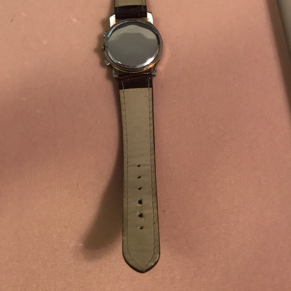 Quartz Watch - Picture 5 of 8